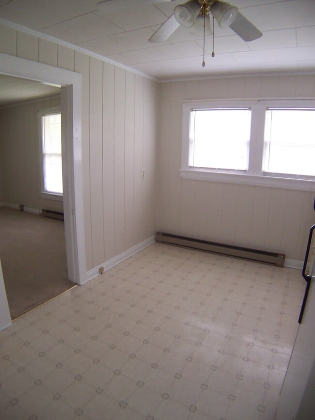Building Photo - 1 Bedroom off Staley Rd!