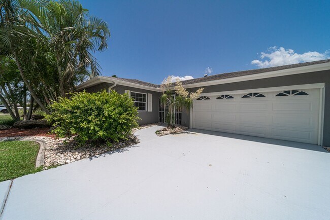 Building Photo - Welcome to your dream rental in Cape Coral! This fully remodeled, MONTH TO MONTH available home.