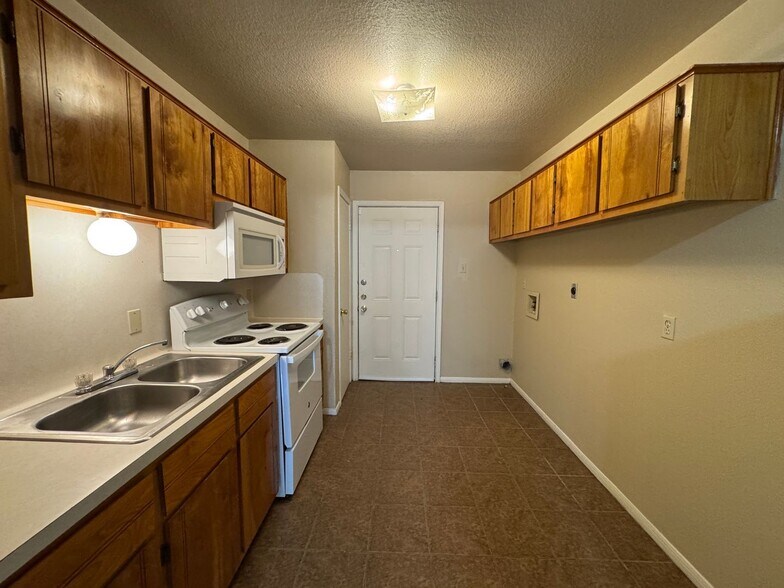 Building Photo - 310 W Washington Ave