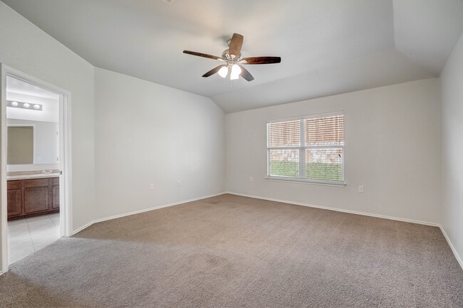 Building Photo - 5800 Silver Screen Dr