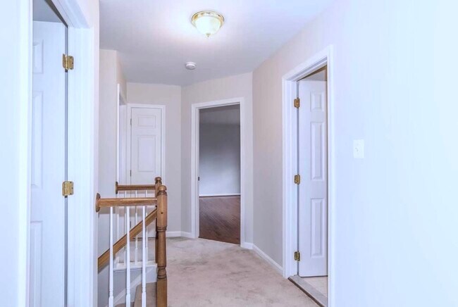 Building Photo - 2730 Wildwood Cir