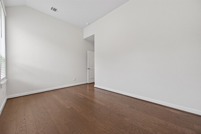 Building Photo - 212 Milas Cv
