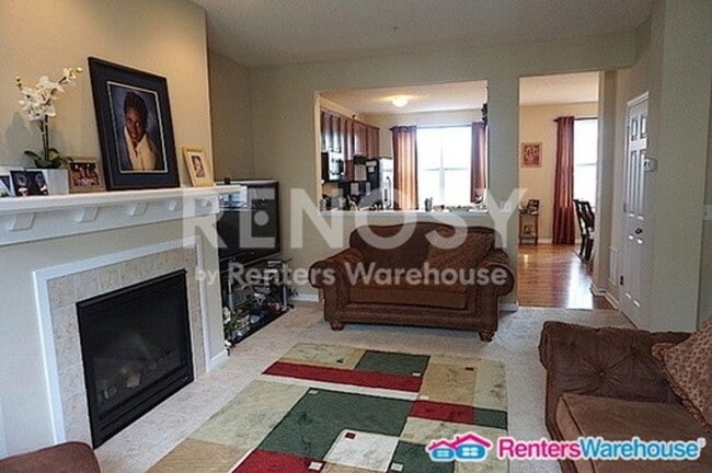 Building Photo - Stunning 3BD/2.5BA Townhouse in Maple Grove