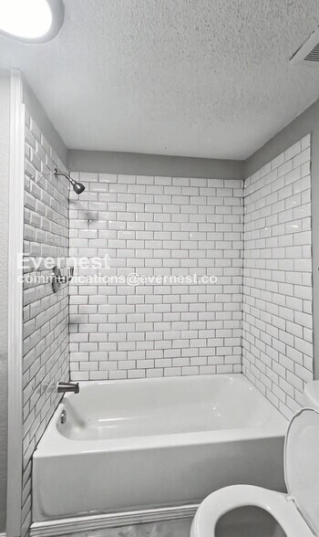 Building Photo - 700 S Savage St