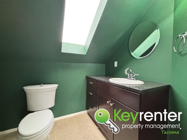 Building Photo - Charming 3-Bedroom Rental Home in Central ...