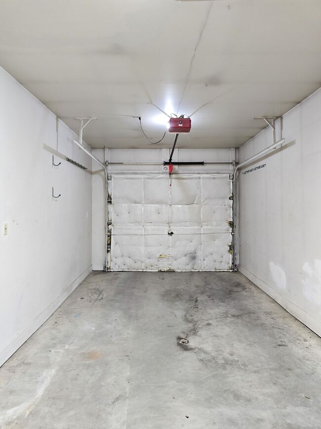 Building Photo - Right on the river! 2 Bedroom, 1.5 Bath, W/Garage, Duplex!