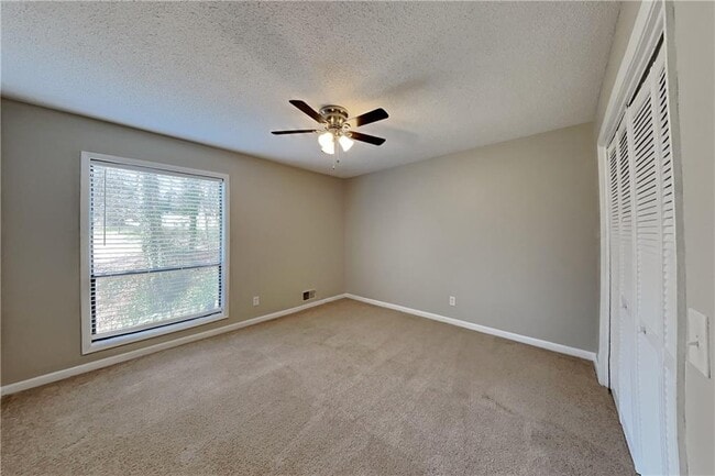 Building Photo - 2731 Georgian Terrace