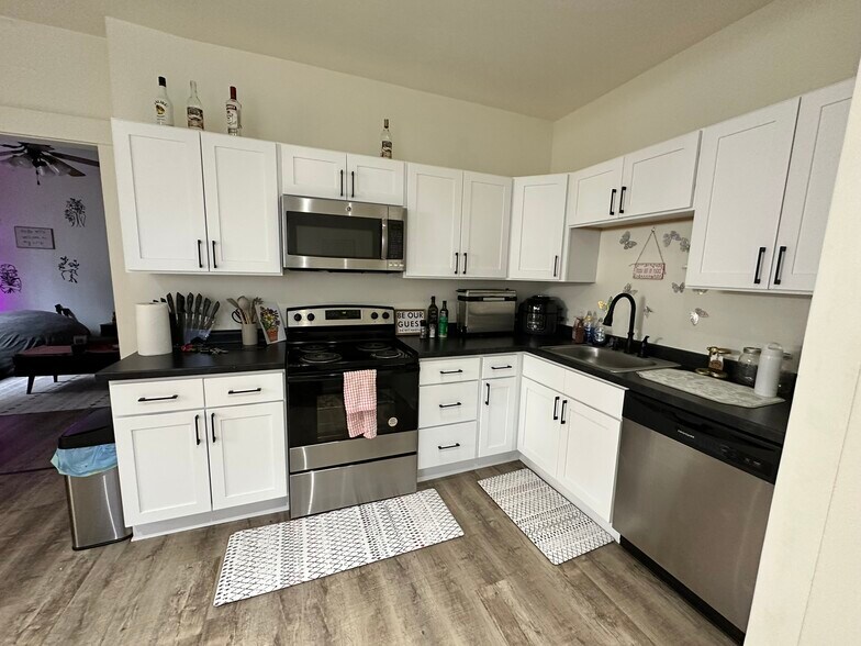 Building Photo - 537 S Water St