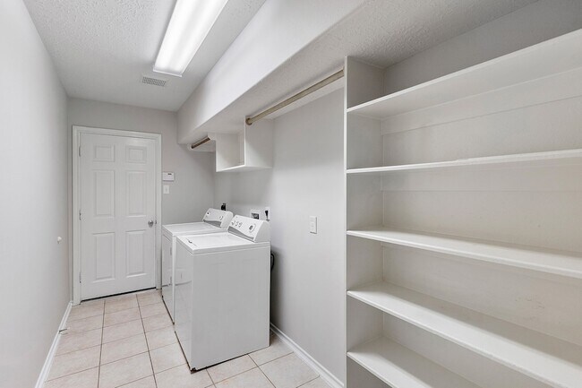 Building Photo - 18111 Stone Trail Manor Dr