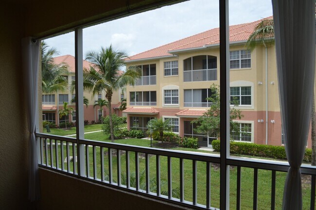 Building Photo - GREAT CONDO IN CAPE CORAL 2+ DEN/2  $1,800!!