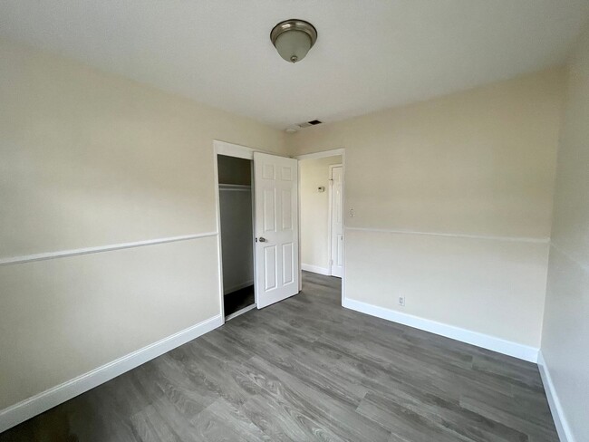 Building Photo - Petaluma: Single Level Home With Updated F...