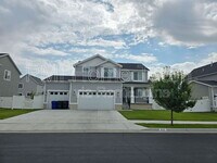Building Photo - 831 4050 W