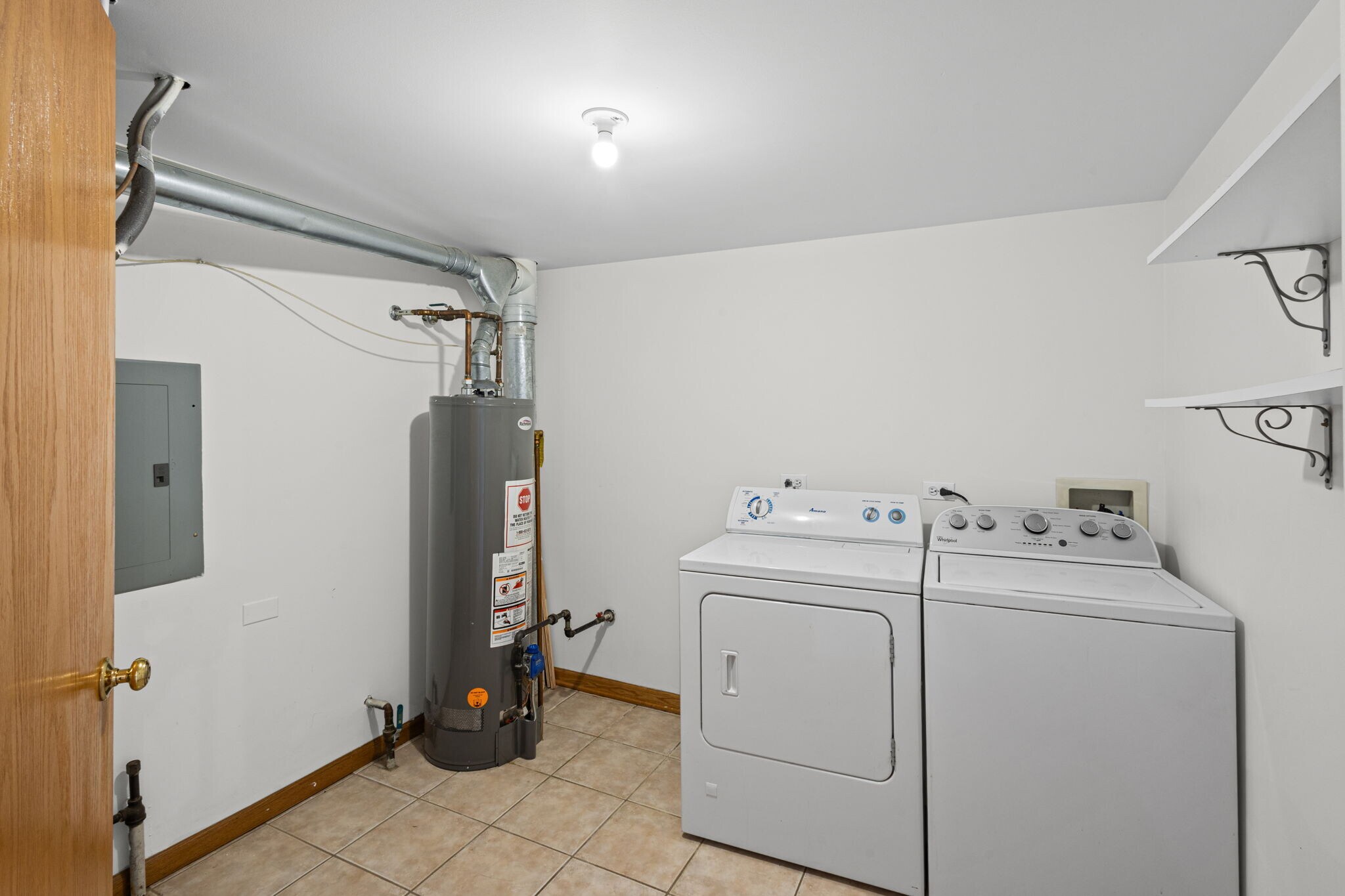Laundry room in condo - 5632 S Narragansett Ave