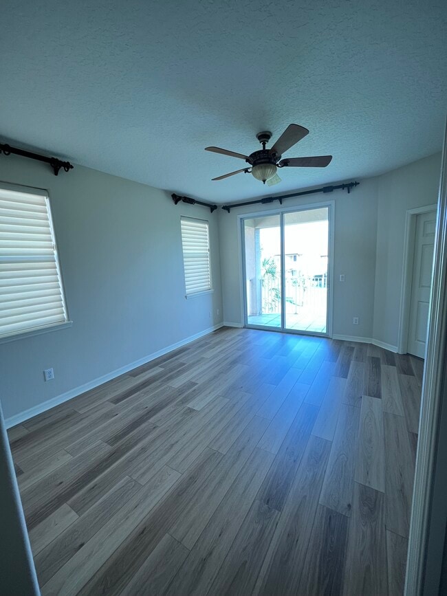 Building Photo - 8760 The Esplanade Ct