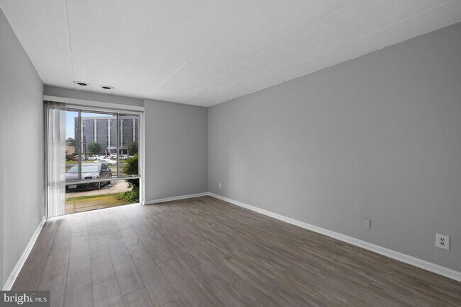 Building Photo - 2605 Huntington Ave