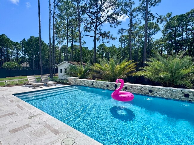 Building Photo - 493 Golf Club Dr