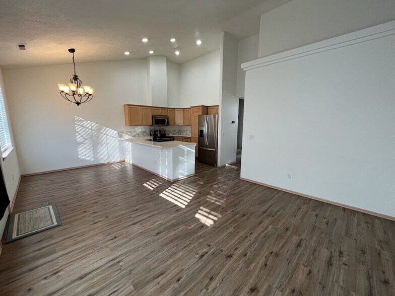 Building Photo - 14314 SE Princeton Village Way