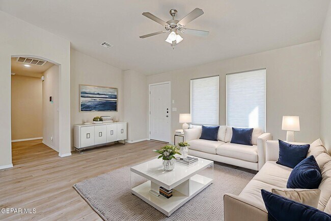 Building Photo - 14321 Paraiso Dr