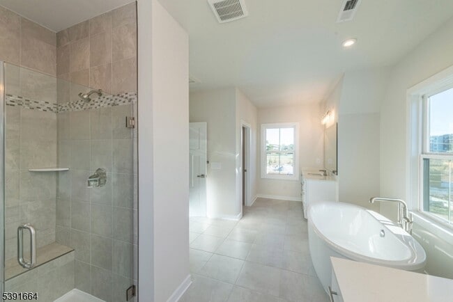 Building Photo - 14 Willow Ln