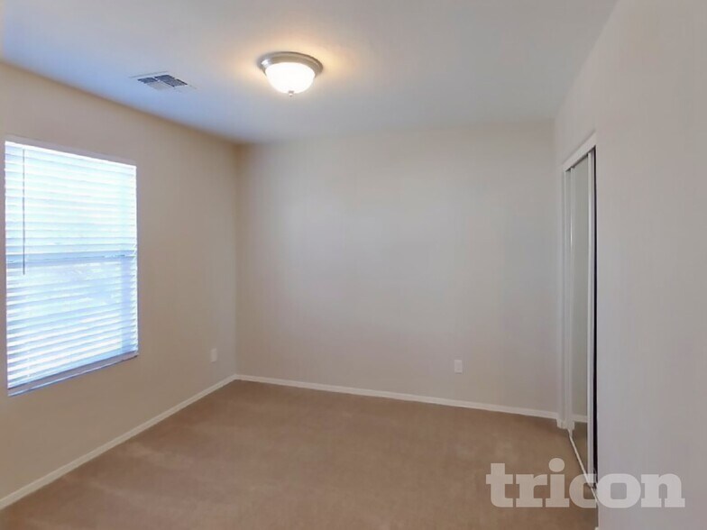 Building Photo - 4868 E Meadow Land Dr