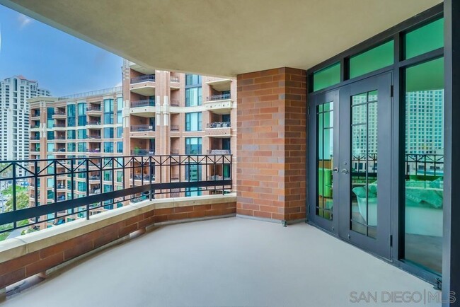 Building Photo - 500 W Harbor Dr