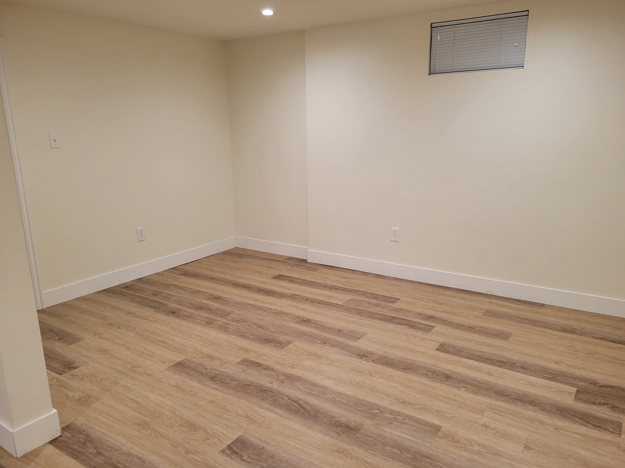 Living Room (empty) - 256 E 800 N