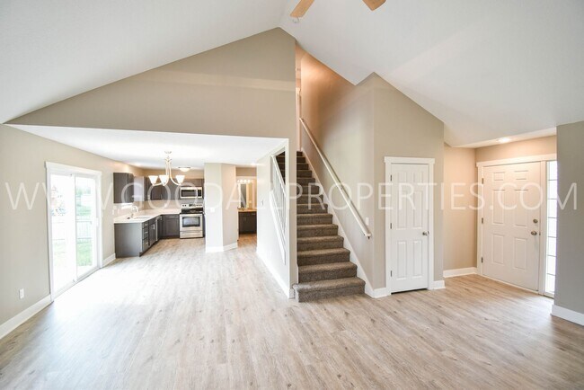 Building Photo - 3 BDRM 2.5 Bath finished basement fenced backyard in Ankeny