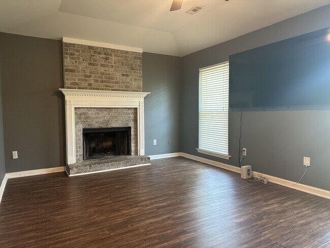 Building Photo - 209 Brighton Woods Dr