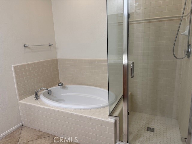 Building Photo - 2750 E Oak Hill Dr
