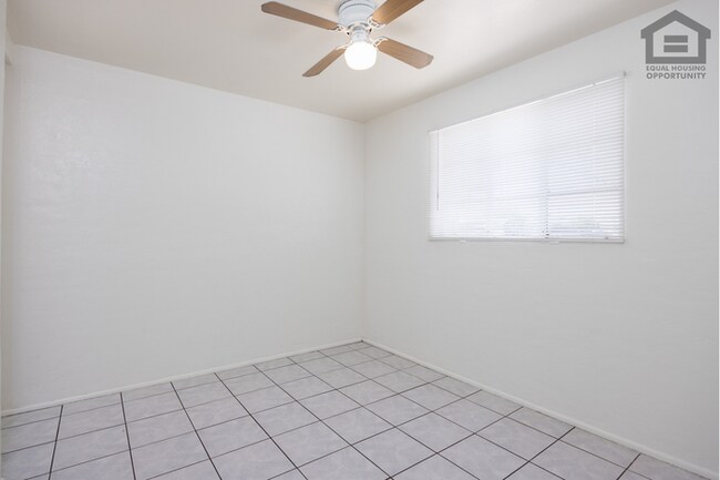 Building Photo - 3Bed/1.5Bath House at Northern Ave/31st Ave! Move-In Ready on 07/16/2026! -- NO HOA!