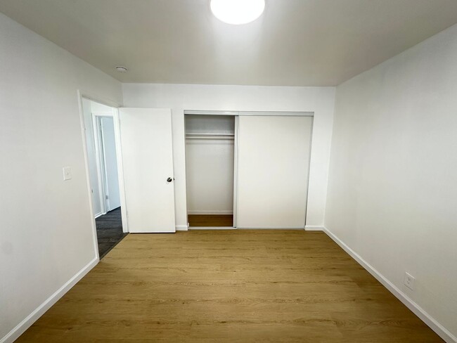 Building Photo - 3408