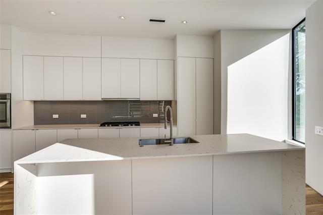 Building Photo - 2422 N Carroll Ave