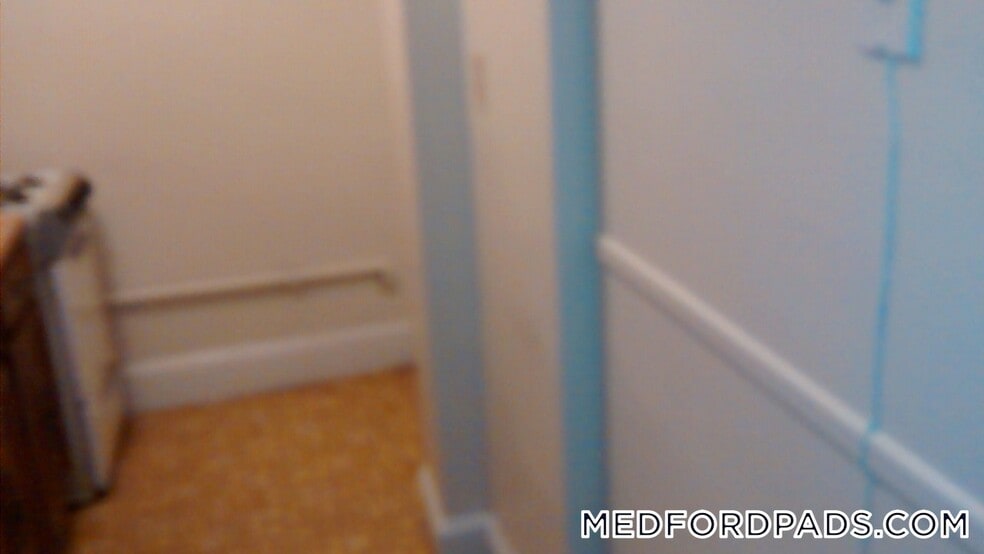 Building Photo - 53 Fellsway W