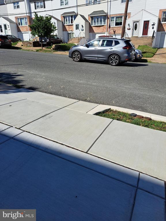 Building Photo - 3712 Clarendon Ave