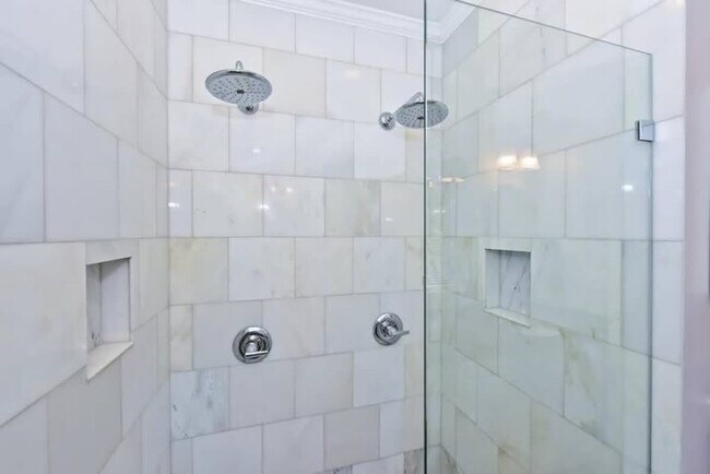 Building Photo - 600 Hermitage Ct