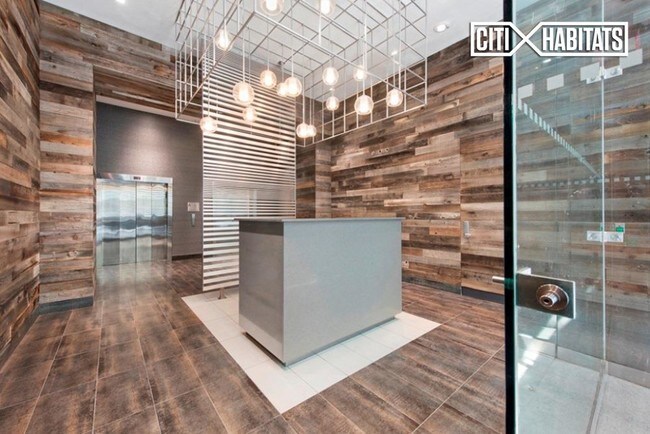 Building Photo - Sienna37