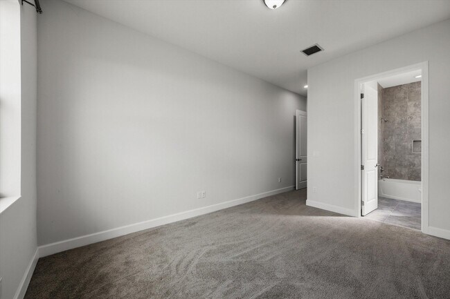 Building Photo - 14971 RedCove Pl