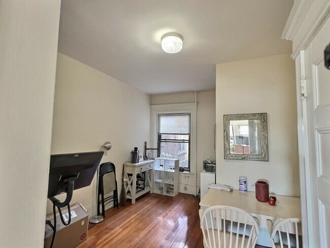 Building Photo - 1382 Beacon St