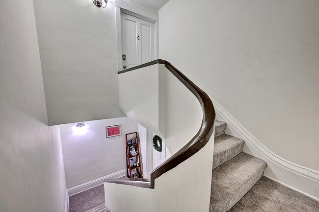 Building Photo - 519 Greenup St