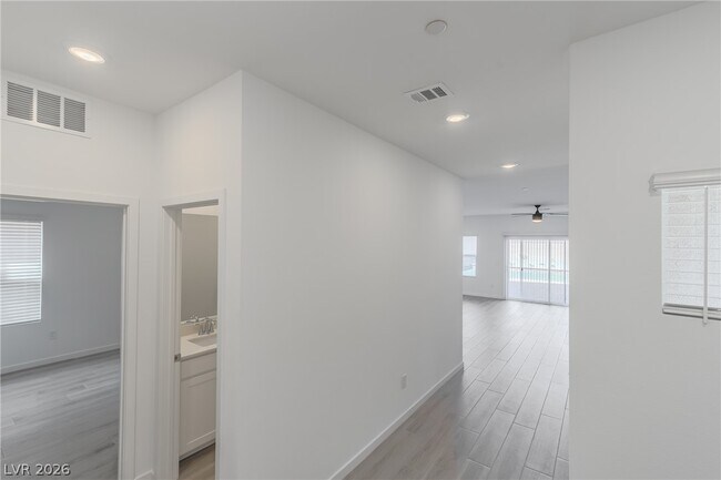 Building Photo - 9958 Carlon Hls Ave
