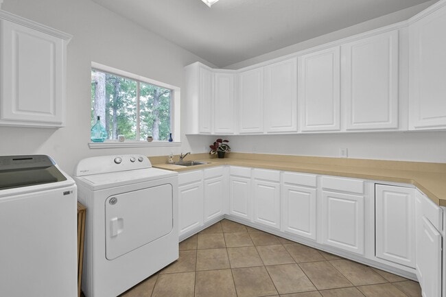 Building Photo - 4770 Jackson Square Dr