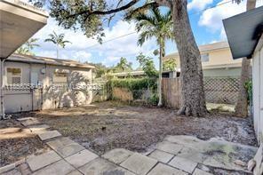 Building Photo - 858 SW 11th Ct