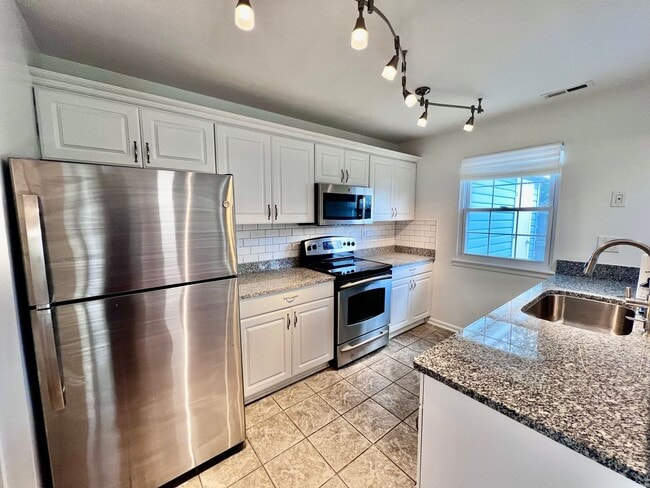 Building Photo - Gorgeous end unit condo