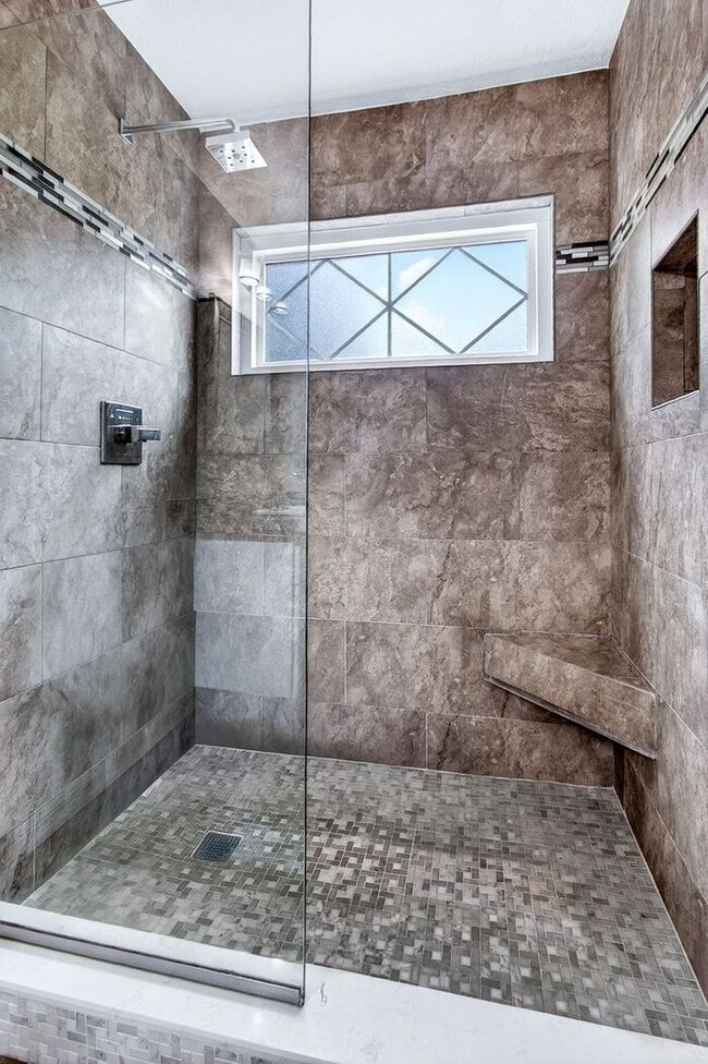 Building Photo - Immaculately updated 3/2.5 Three-Story Maitland Condo in Visconti!