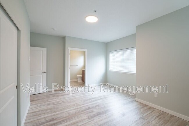 Building Photo - 13001 S Crompton Lane