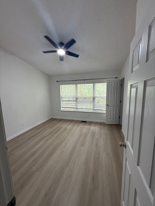 Building Photo - 3530 Summerlin Ln N