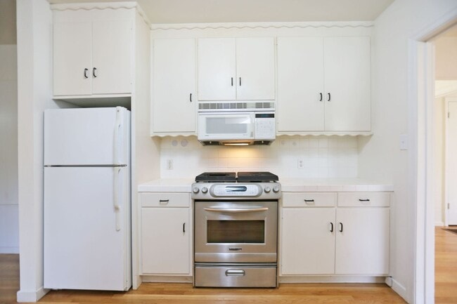 Building Photo - Charming single-story 2BR/1BA home in Mill Valley, Back yard, Storage, Front Porch (11 Alta Vista...