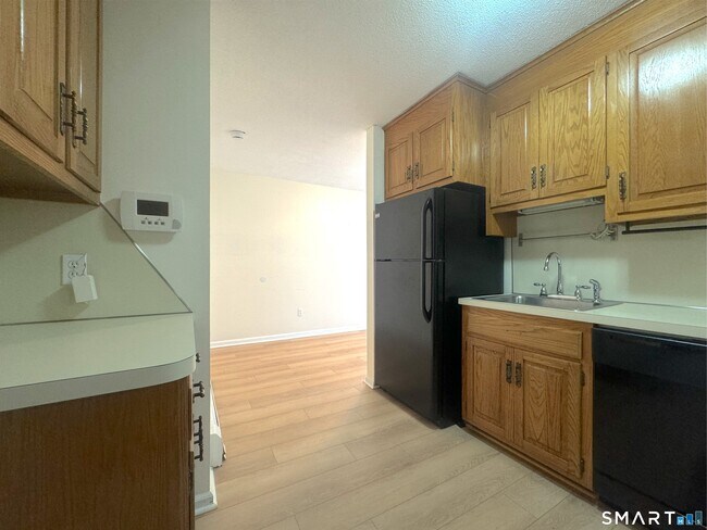 Building Photo - 666 Broad St