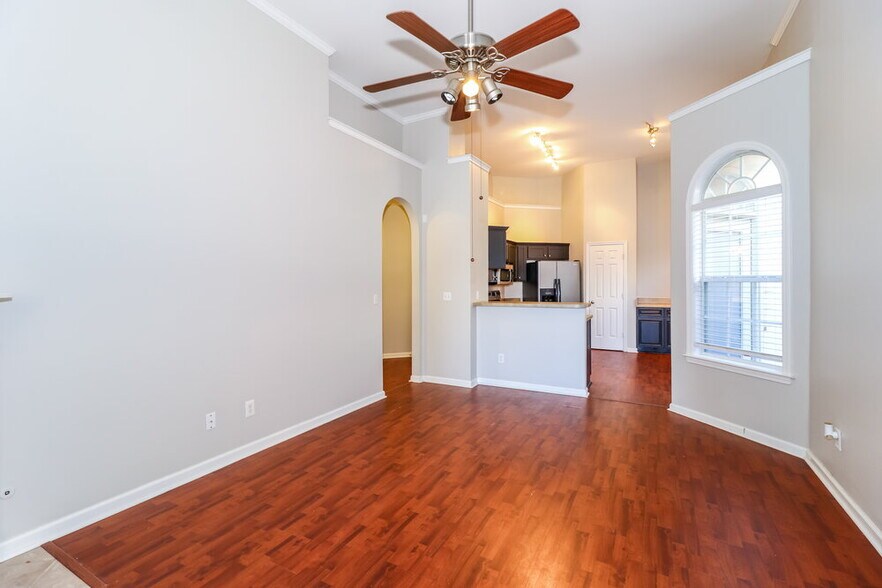 Building Photo - 9992 Misty Elm Dr