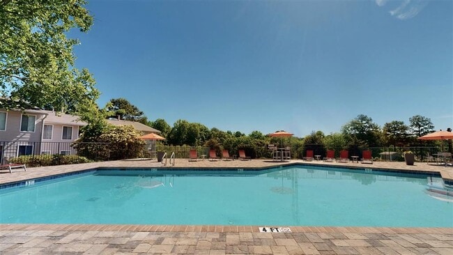 Building Photo - Vue on Medlock